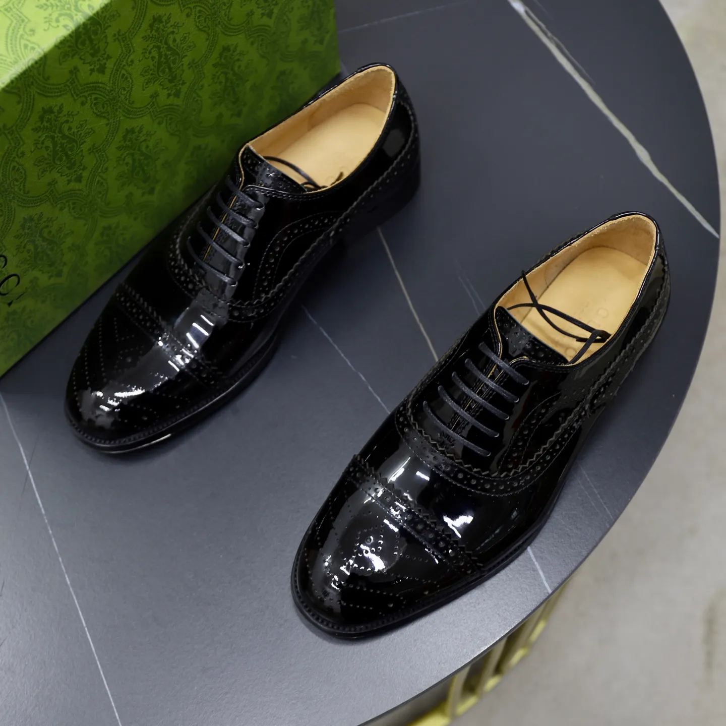 Men's shoes 💰660💰🙅‍♂️🙅‍♂️🙅‍♂️Niuli Brand: Gucci GuCCI Standard code: Men's code 39-44 (45 can be customized) Grade: Same style as the official website Original quality Material: Original cowhide surface Comfortable cowhide lining Original outsole Style category: Men's fashionable casual leather shoes Distinguished big-name luxury elements, top luxury Color: actual picture color